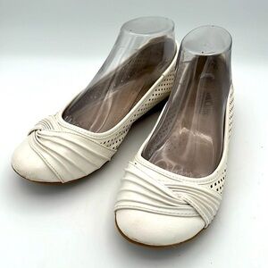 Cliffs by White Mountain Harlyn white laser cut ballet flats size 8.5 M
